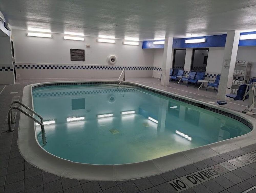 Countryside Inn and Suites photo 14