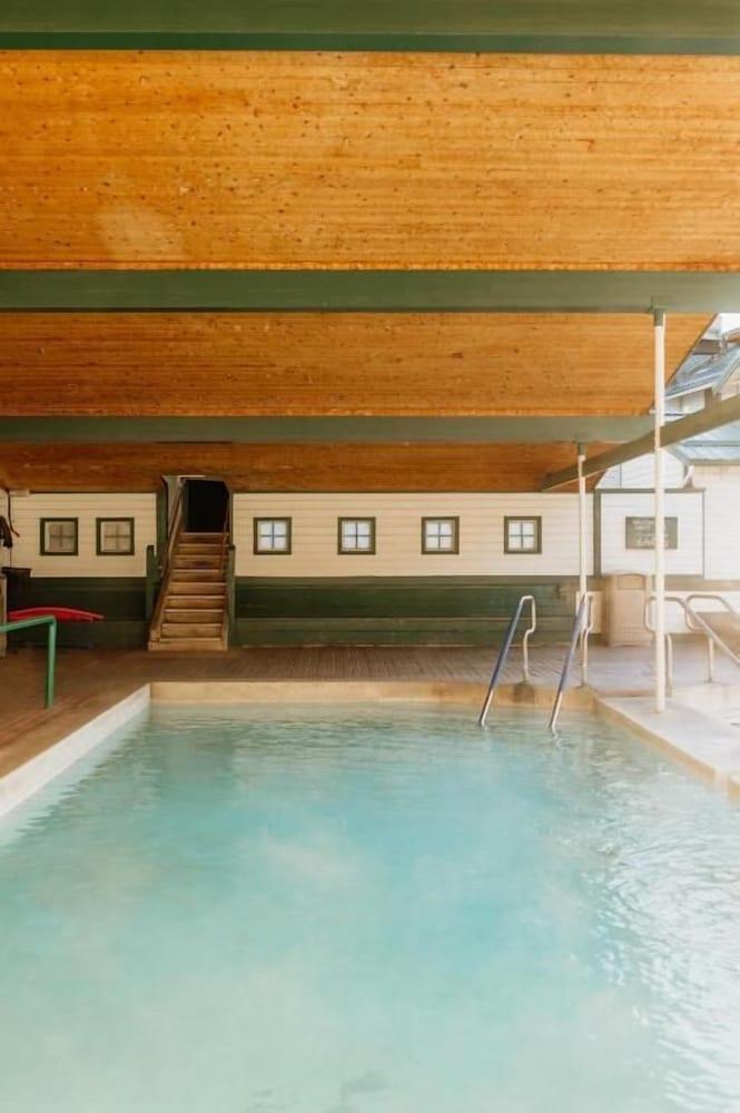 Chico Hot Springs Resort & Day Spa photo 81