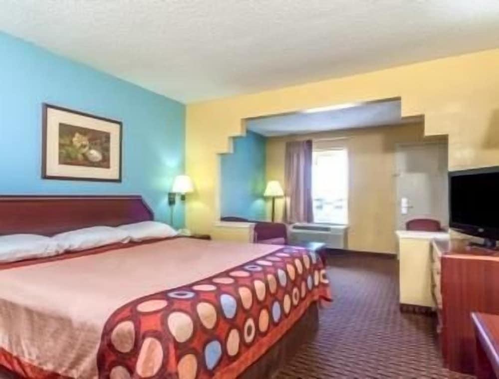 Super 8 by Wyndham Madison/Ridgeland Area photo 18