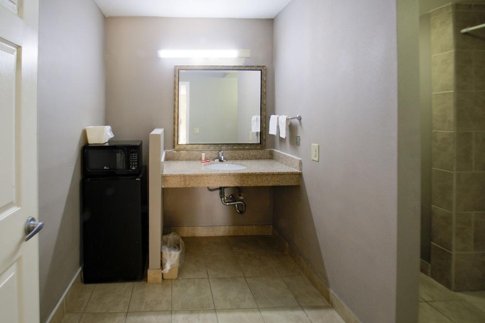 Cypress Inn & Suites Washington by OYO photo 25