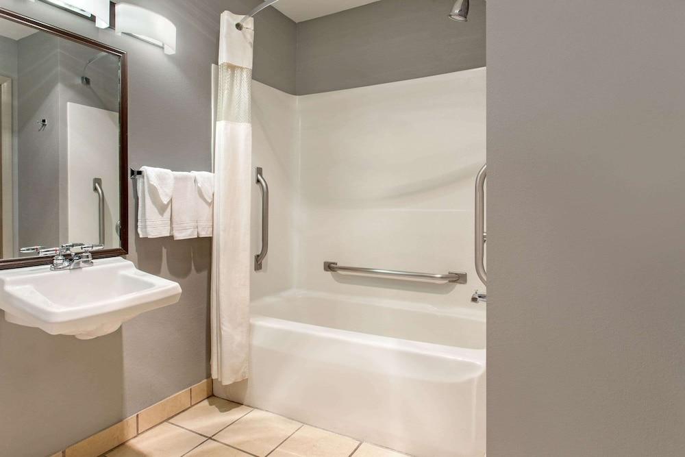 Baymont by Wyndham Lancaster photo 16