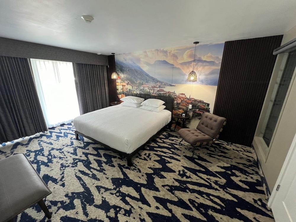 Lighthouse Inn & Suites photo 2