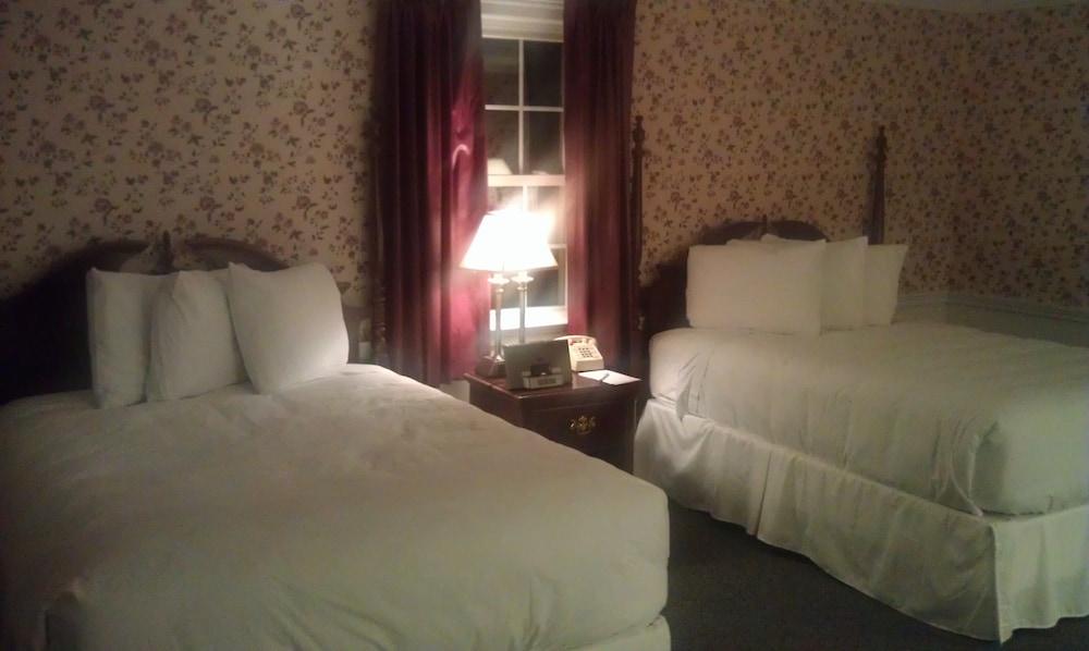 Old Sturbridge Inn and Reeder Family Lodges photo 8