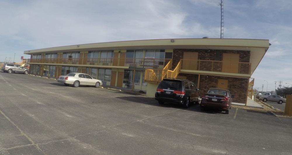 Days Inn by Wyndham Salem, Illinois photo 32