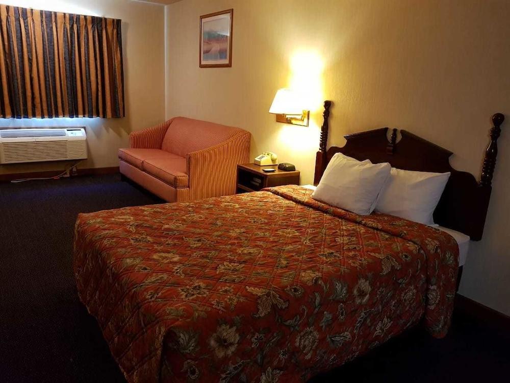Denison Inn & Suites photo 21