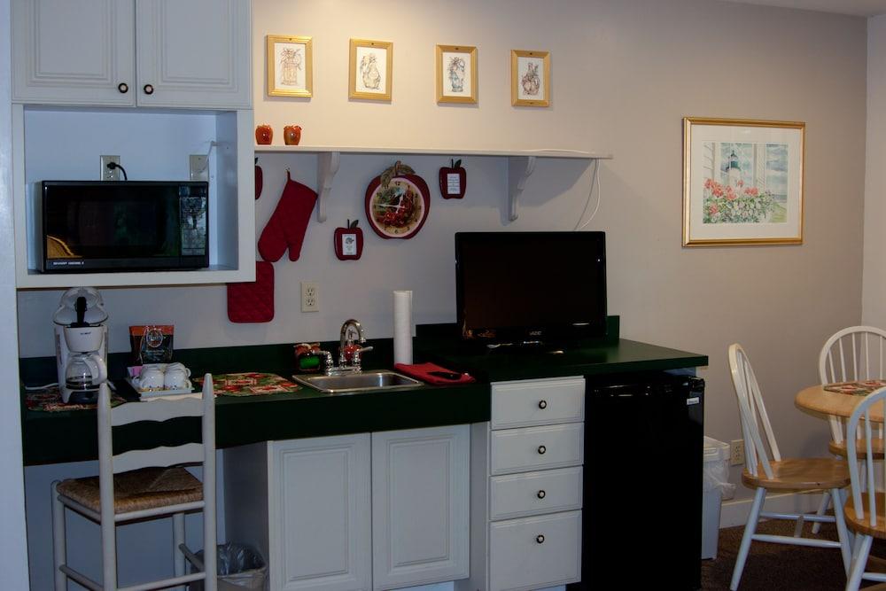 Mount Battie Inn photo 81