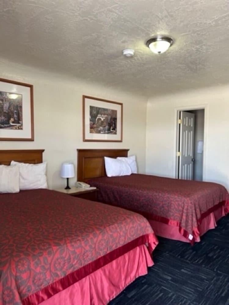 Travelodge by Wyndham Gallup photo 2