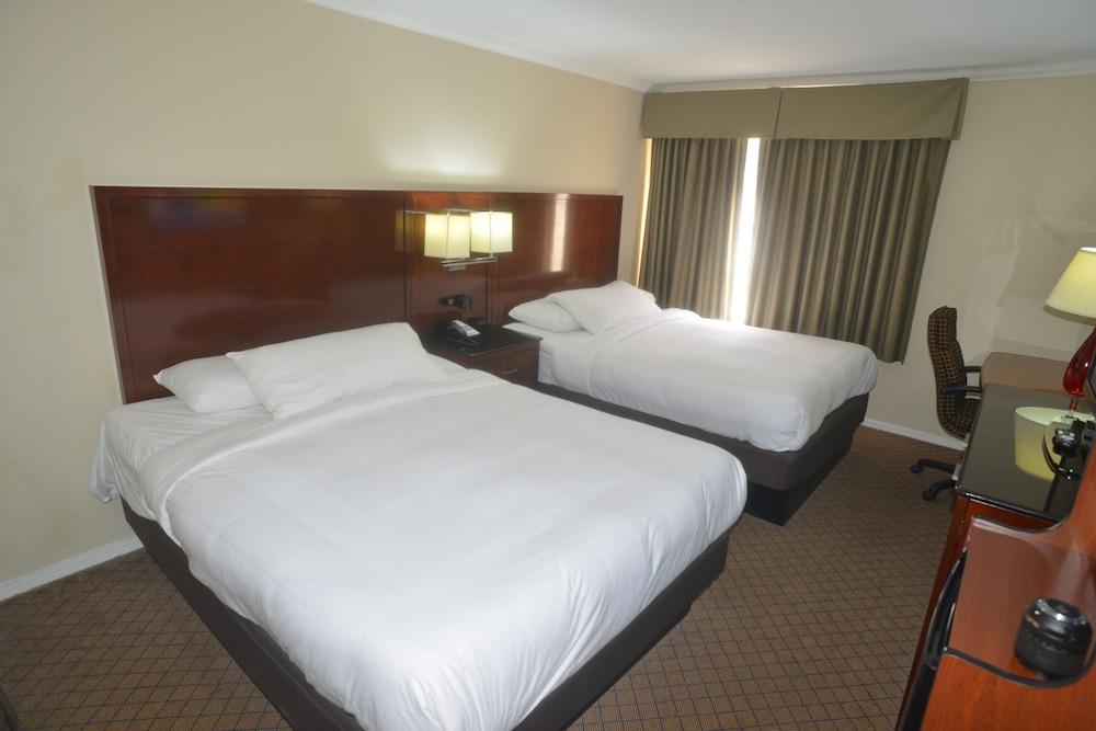Hometown Inn & Suites photo 20