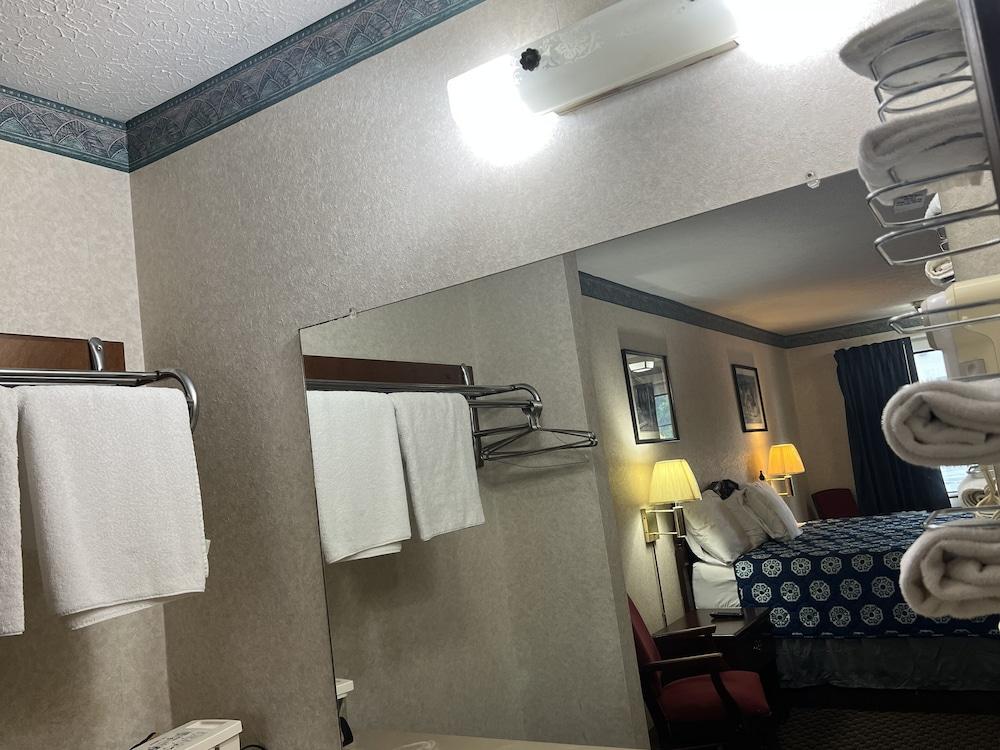 Americas Inn photo 81