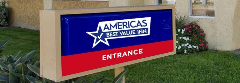 Americas Best Value Inn & Suites Forsyth photo 4