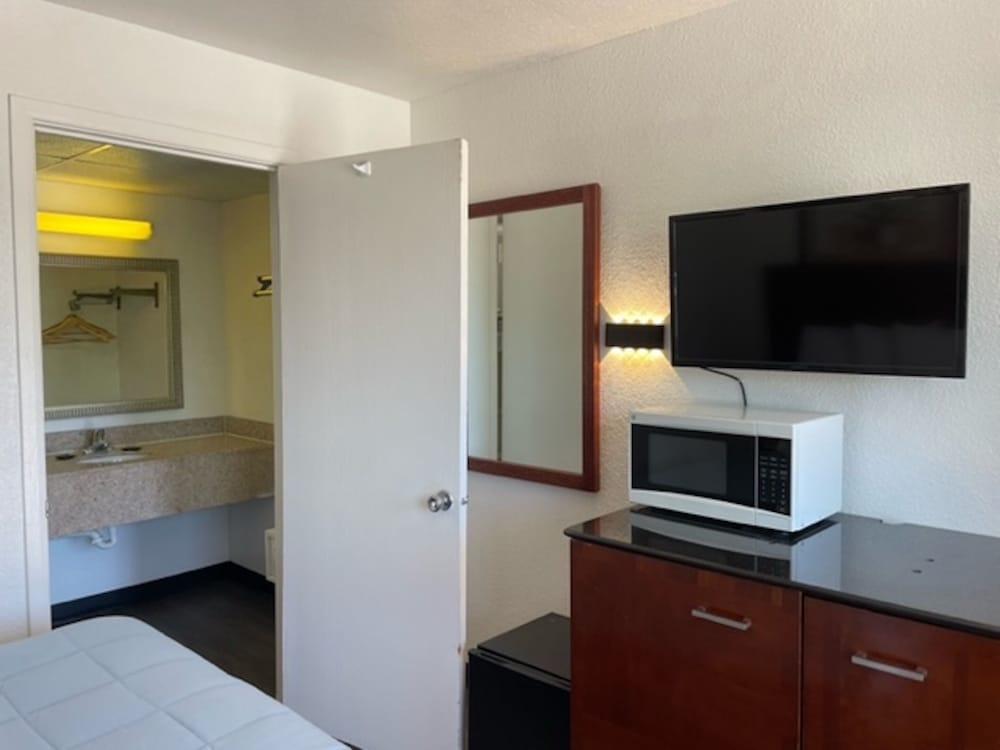 Farmington Inn photo 15