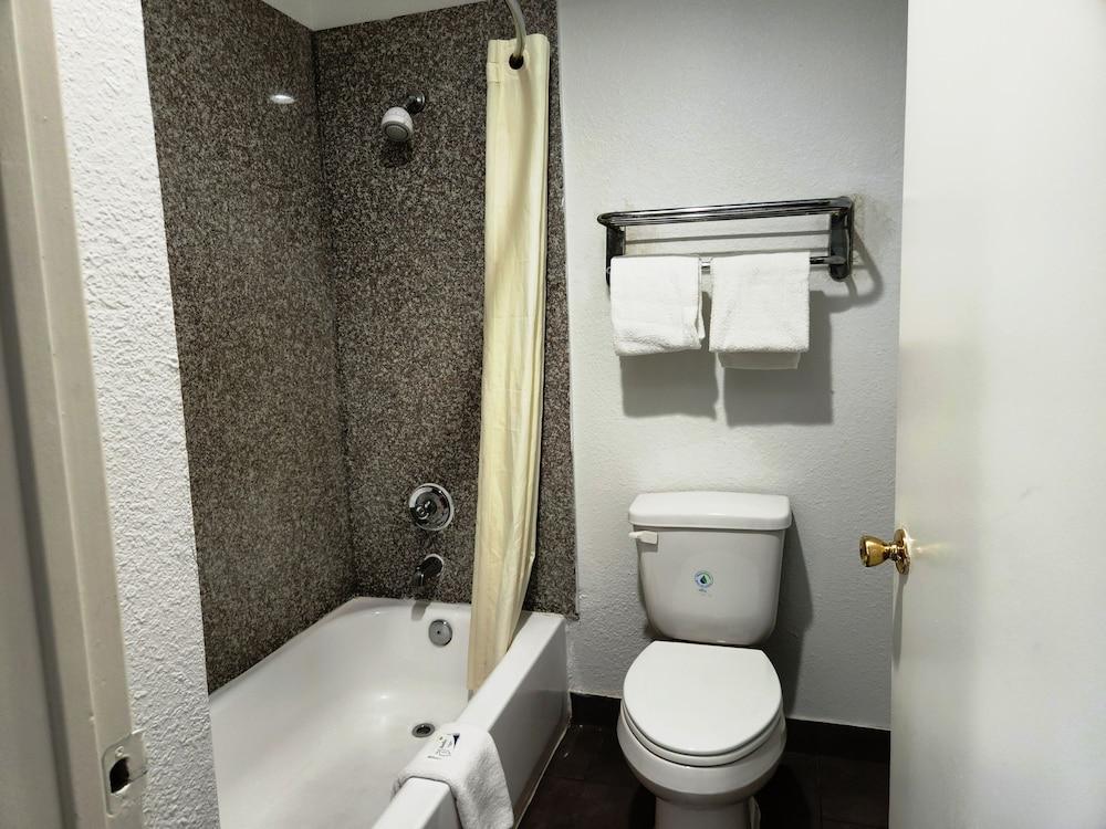 Express Inn Tomball photo 23