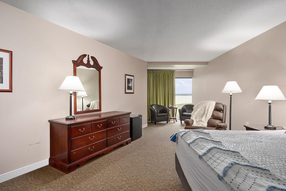 Fantastic Suite With King Bed and Beautiful Bay View! photo 6