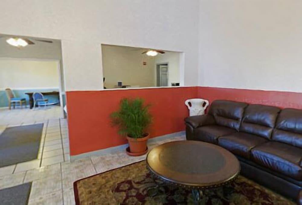 Americas Best Value Inn Houston at FM 1960 & I-45 photo 5