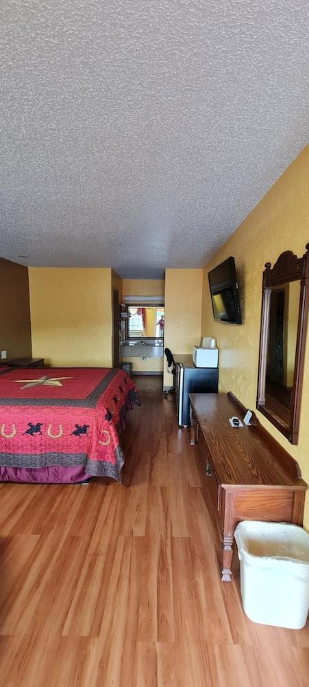 Chaparral Motel photo 29