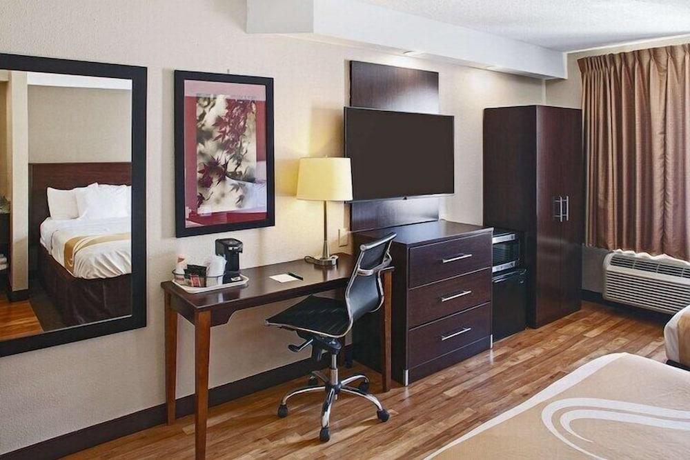 Spark by Hilton Bentonville photo 8
