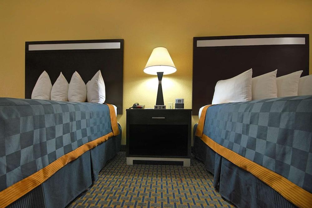 Americas Best Value Inn Sinton photo 18