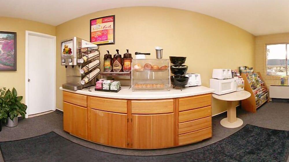 Econo Lodge Downtown photo 25