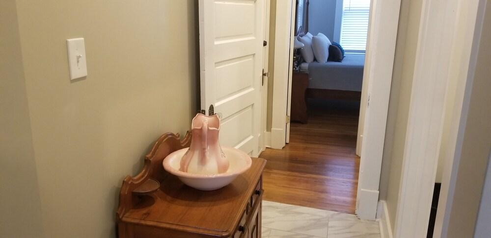 Belvedere Manor photo 37