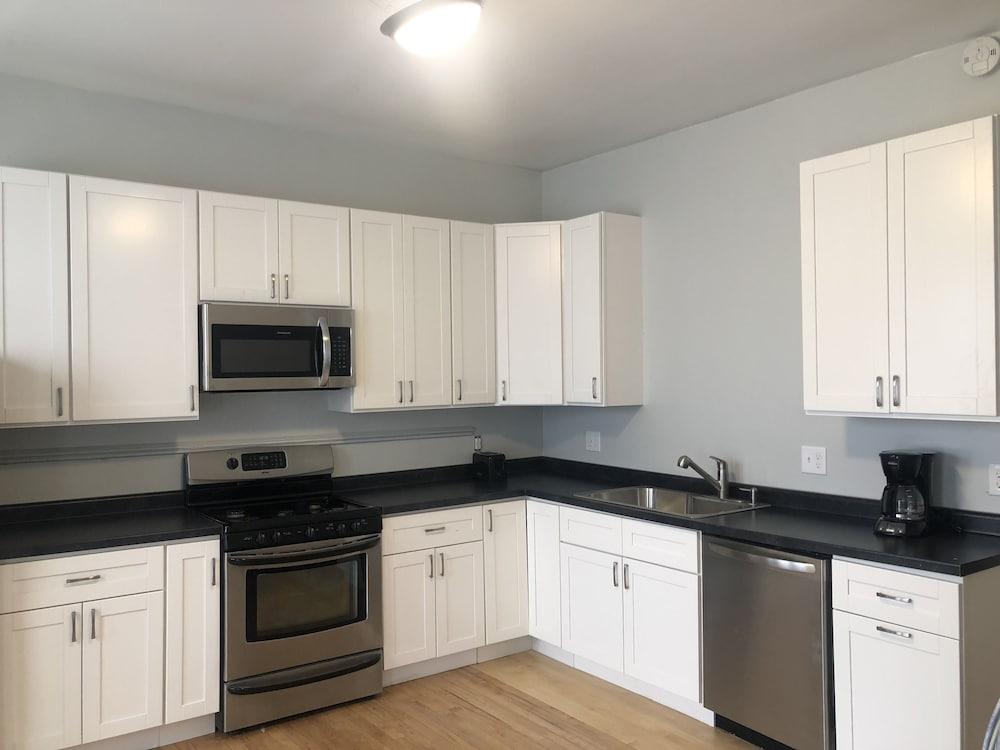 Midtown Manor photo 14