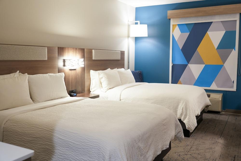 Holiday Inn Express & Suites Dallas Southwest-Cedar Hill by IHG photo 16