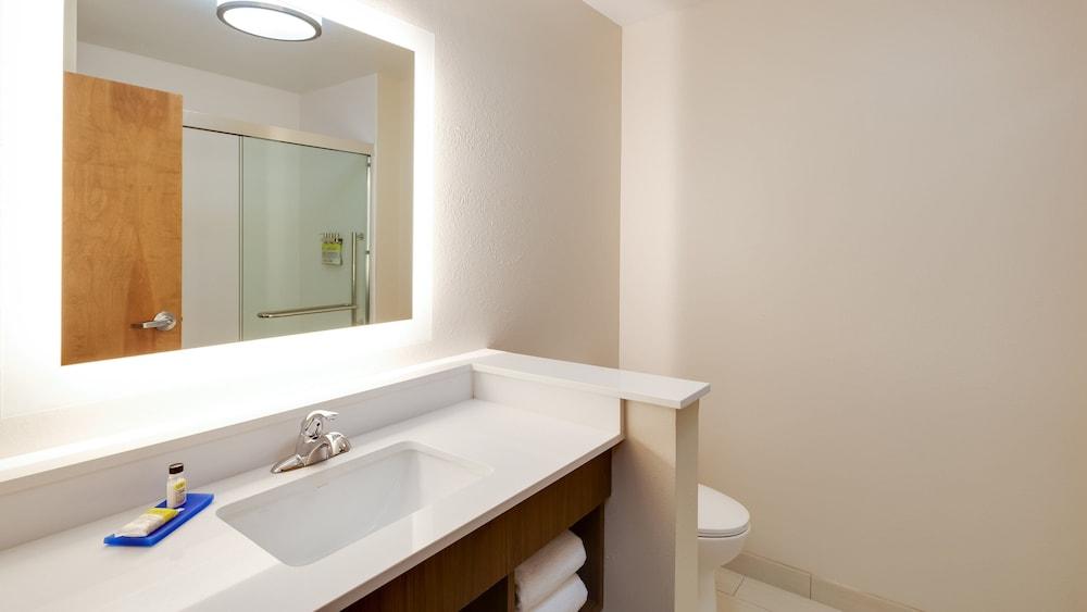 Holiday Inn Express & Suites Latta by IHG photo 52