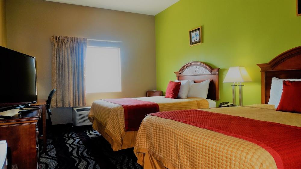 Oak Tree Inn & Suites photo 37
