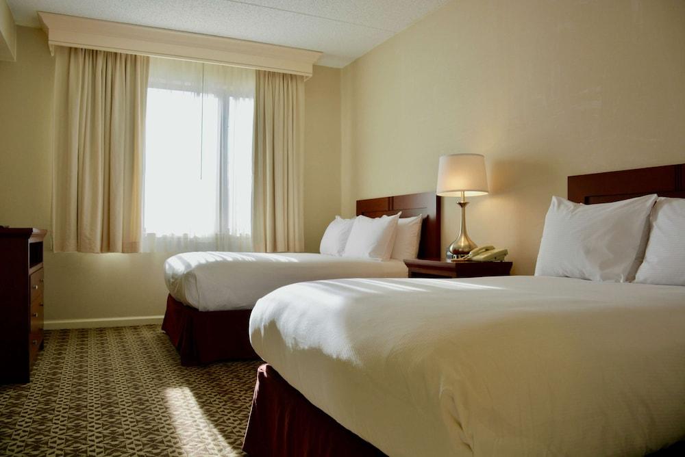 DoubleTree Suites by Hilton Hotel Mt. Laurel photo 13