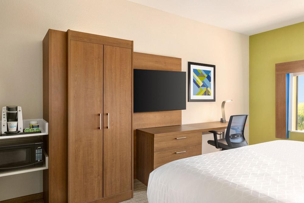 Holiday Inn Express Hotel & Suites Mission-McAllen Area by IHG photo 5