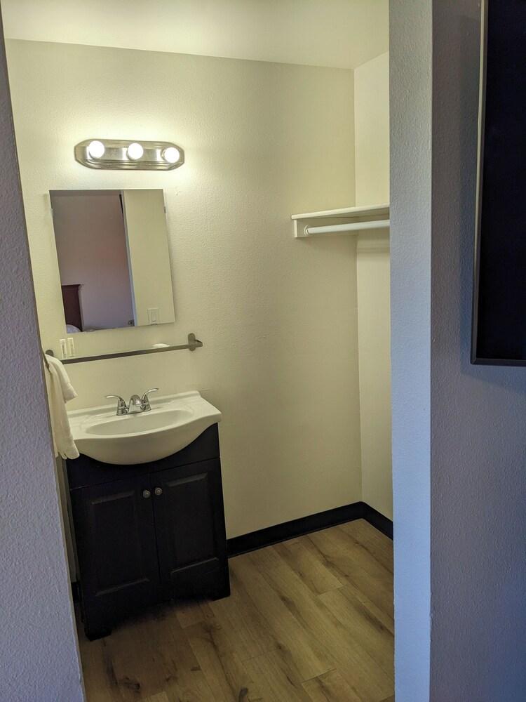 K&E Motor Inn photo 6