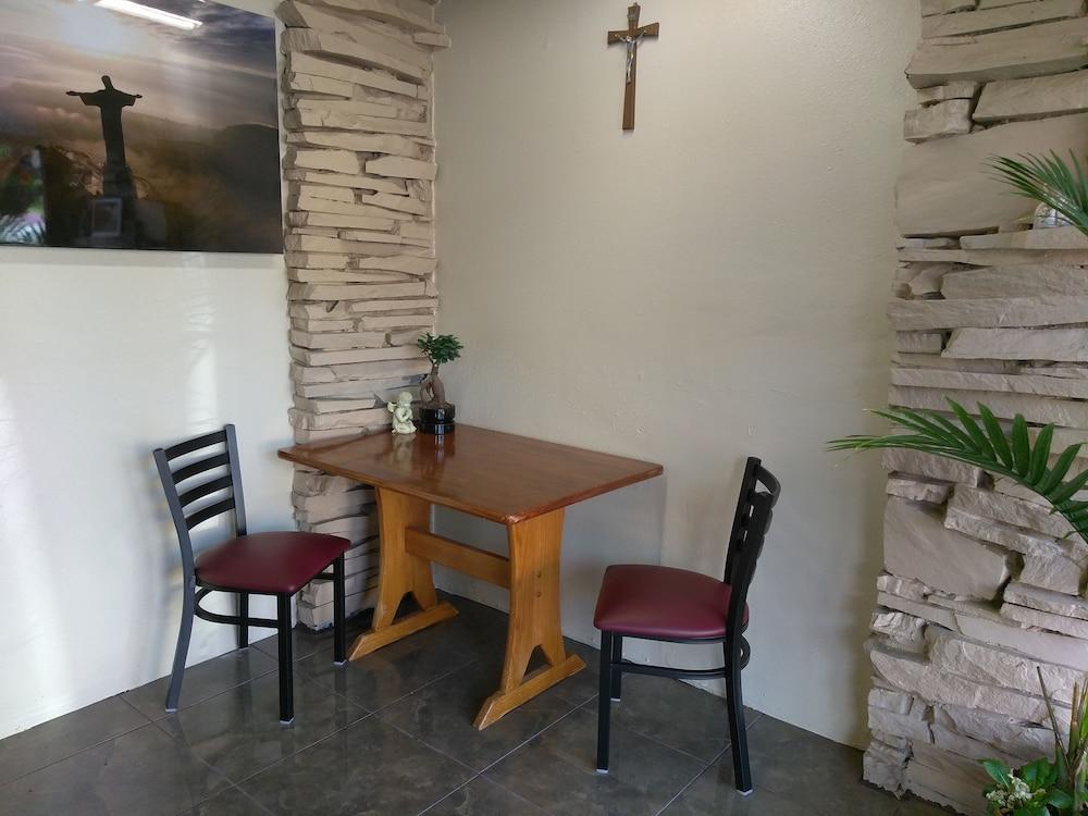 Longview Inn photo 5