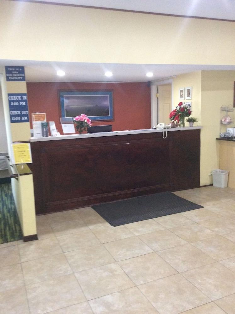 Rodeway Inn Whitehall photo 2
