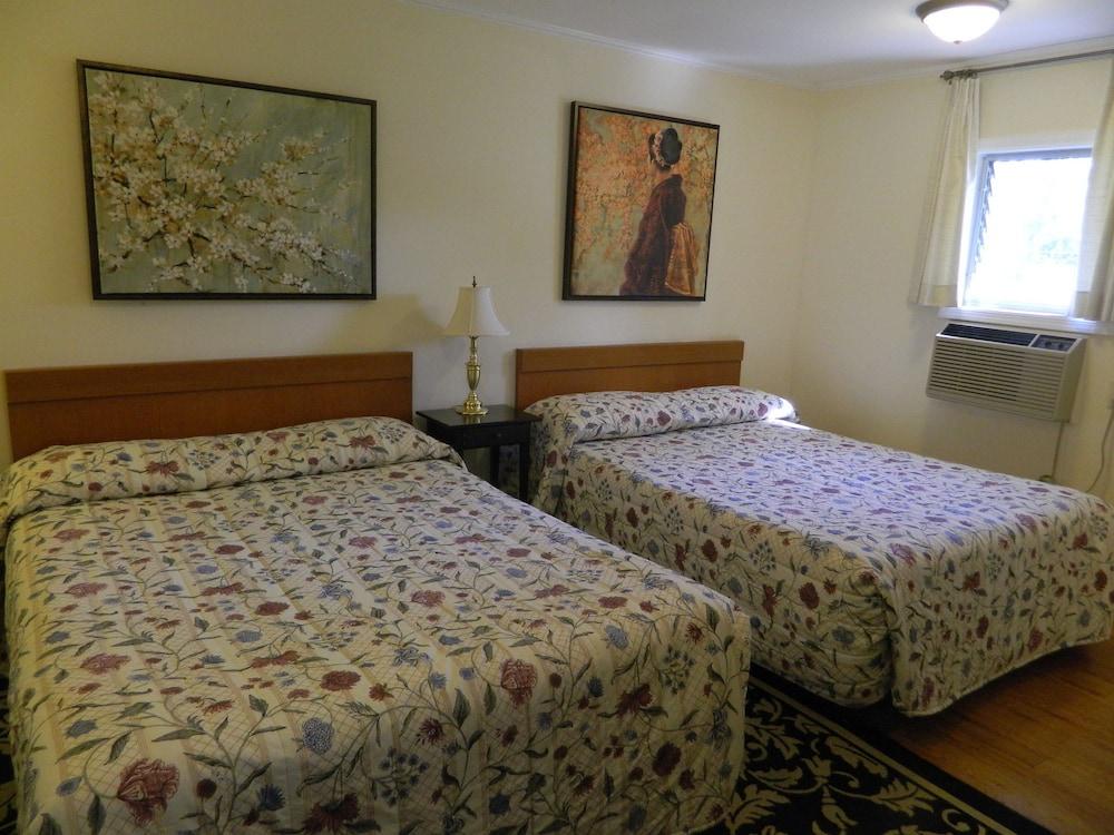 Twin Oaks Motel photo 13
