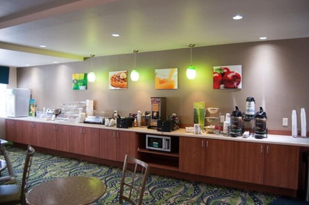 Quality Inn Bedford photo 45