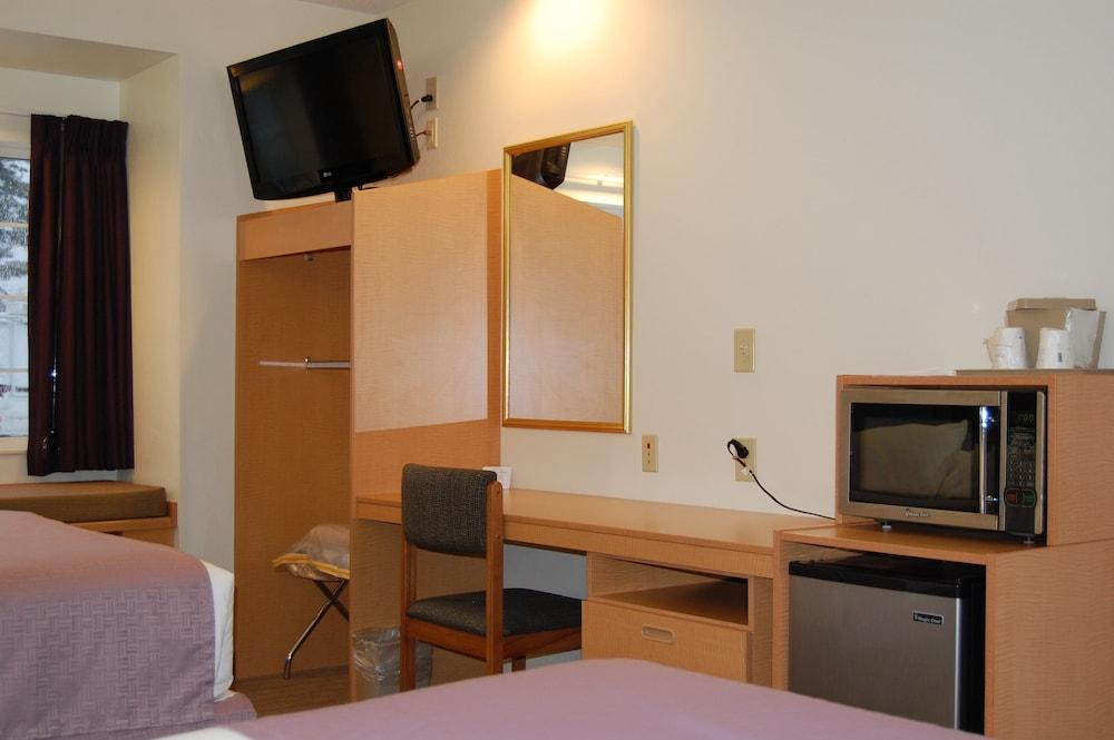 Microtel Inn & Suites by Wyndham Plattsburgh photo 2