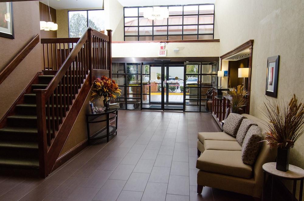 Lexington Inn and Suites photo 21