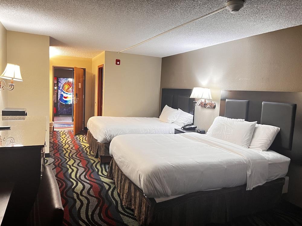 Apple Tree Inn and Suites photo 4