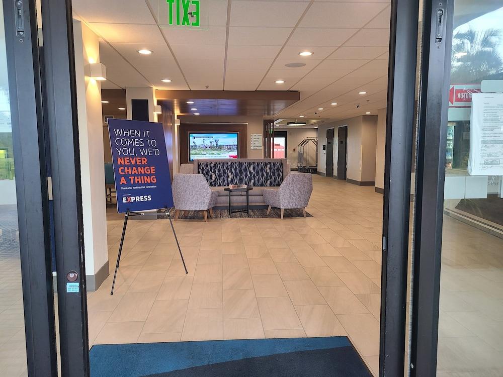 Holiday Inn Express & Suites Ft. Lauderdale N - Exec Airport by IHG photo 2