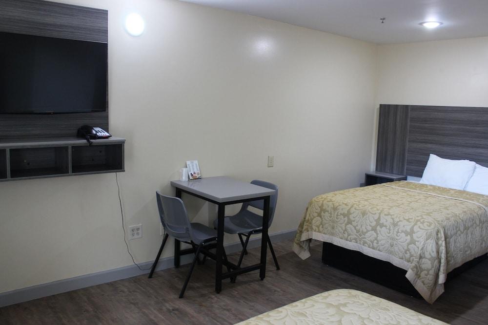 Homestead Inn photo 6