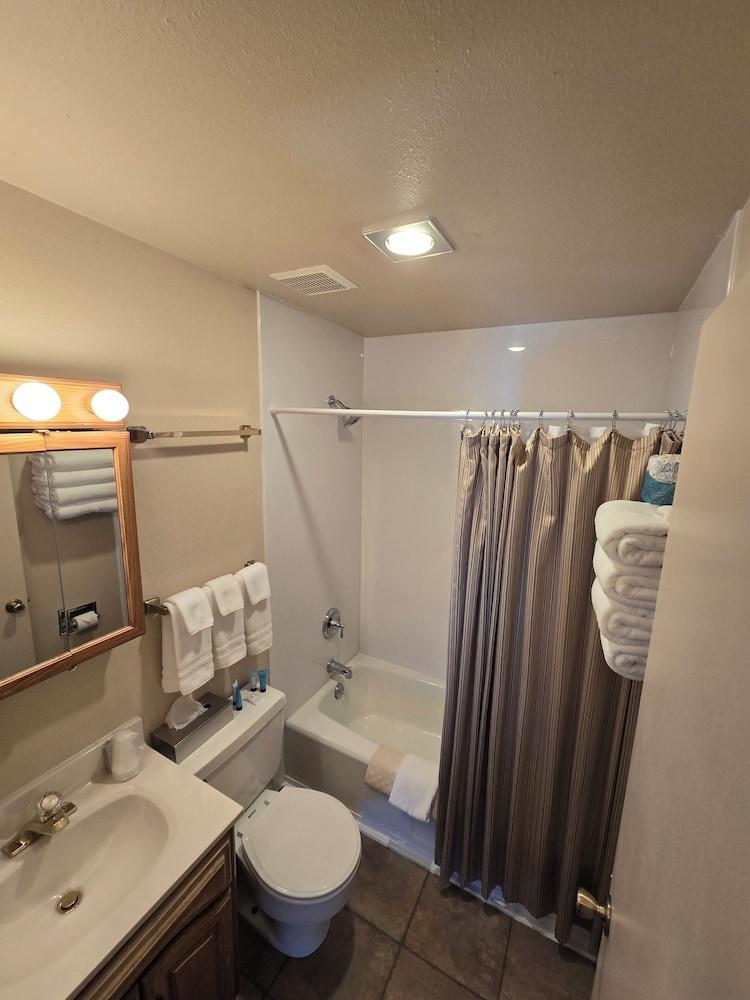 Chateau Rouge Condominiums photo 6