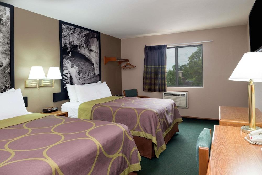 Super 8 by Wyndham Omaha NE photo 2