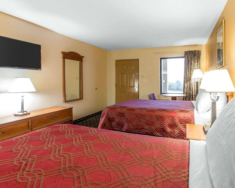 Econo Lodge Dalton West photo 14