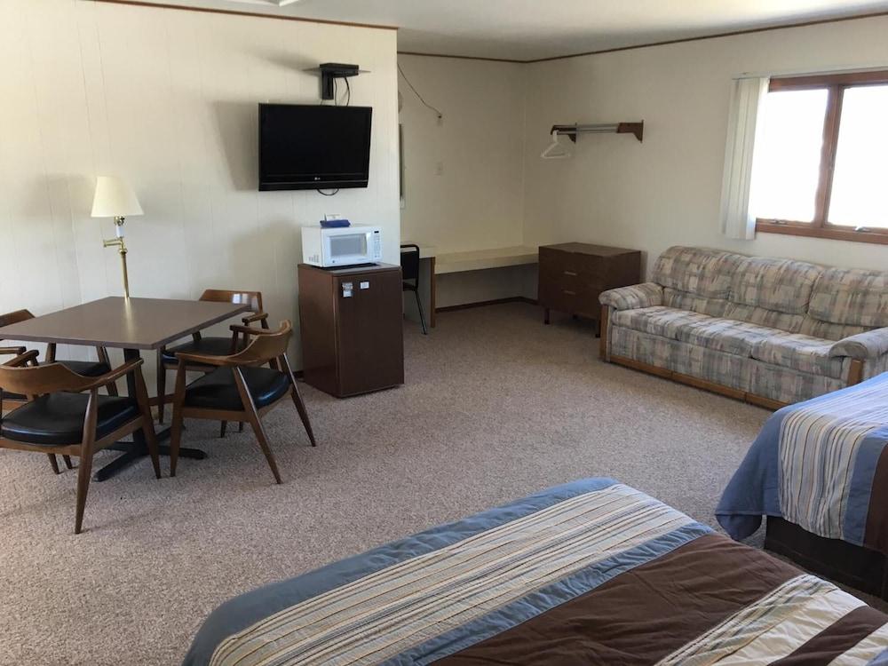 Coho Motel and Suites photo 7