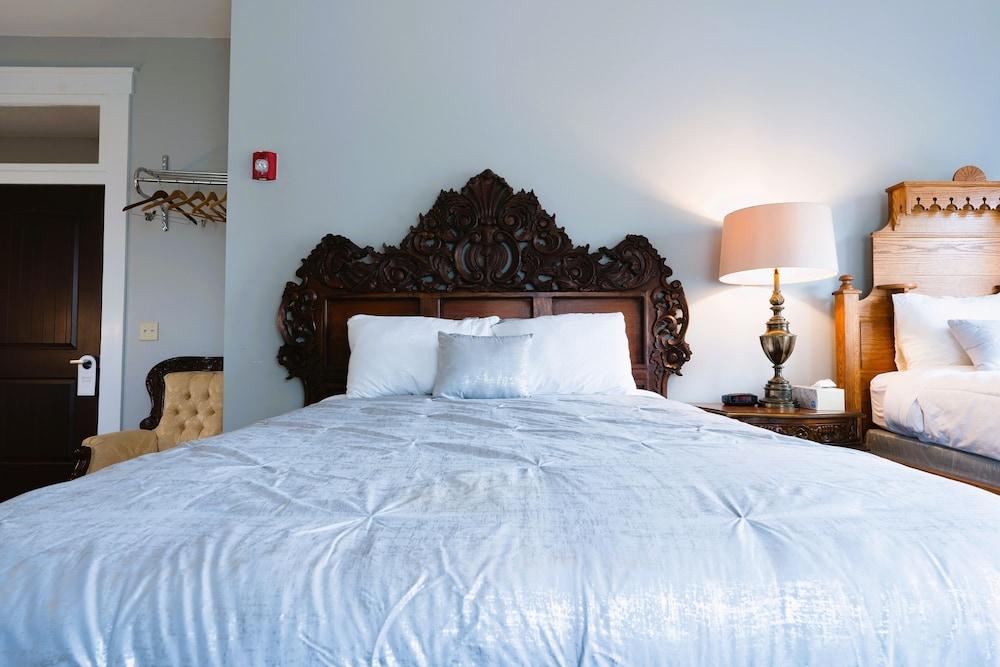 Oak Tree Hotel photo 33