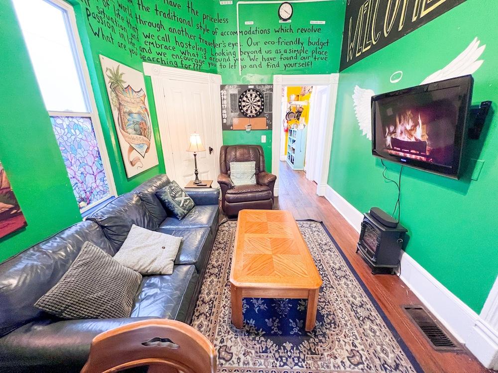 International Travelers House Hostel \- Downtown San Diego Little Italy. photo 5