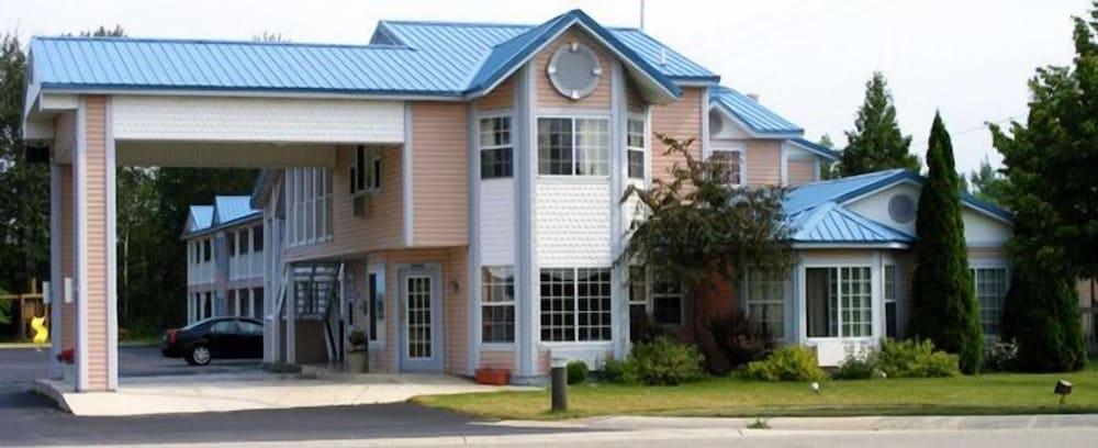 Great Lakes Inn photo 22