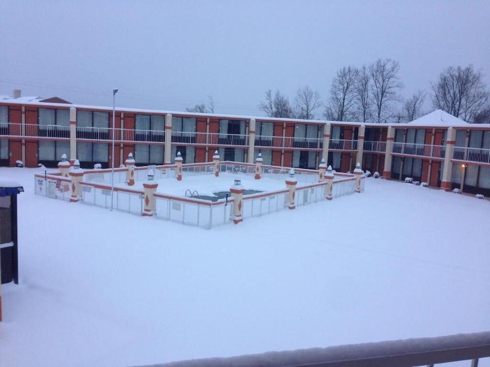 OYO Hotel Greensboro East I 40 photo 19