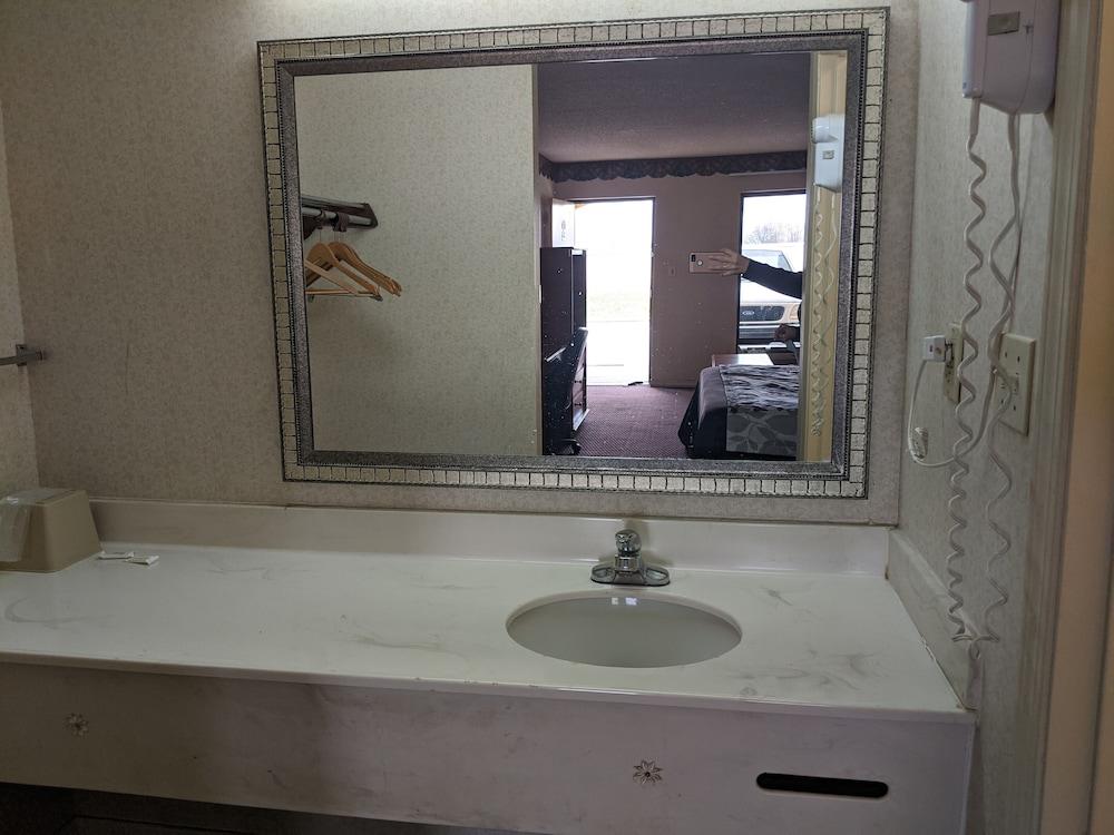 Key West Inn - Montgomery South photo 15