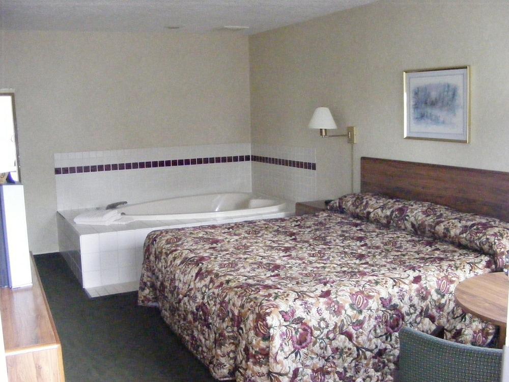 Great Lakes Inn photo 35