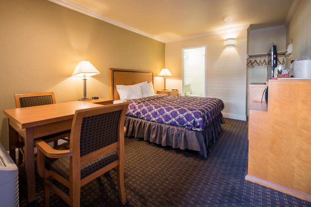 SOMA Park Inn – Civic Center photo 8